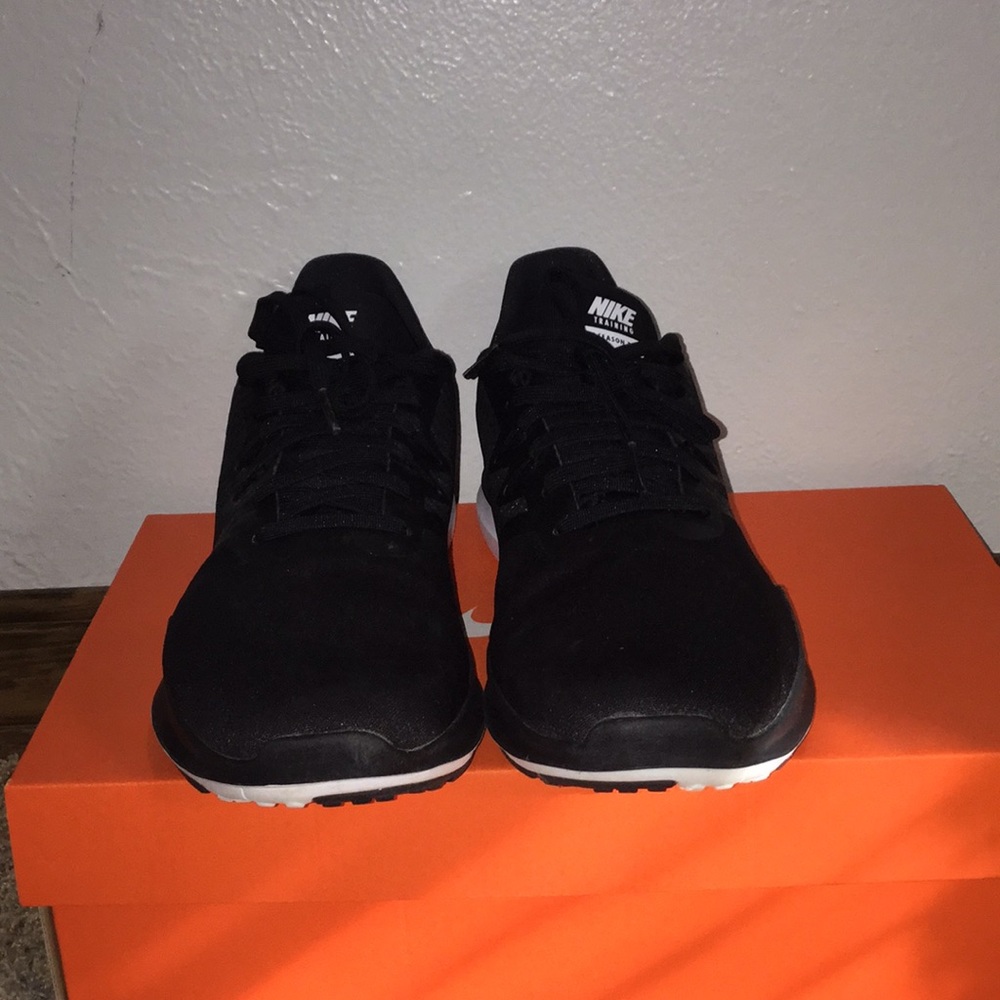 New Black Nike shoes